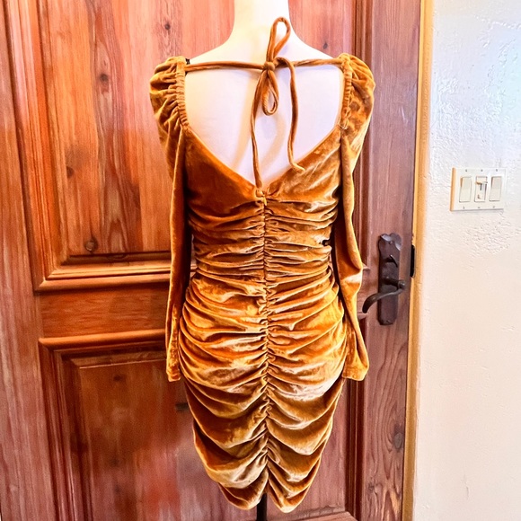 NWT MINKPINK Meknes Ruched mini VELVET DRESS - Picture 5 of 11